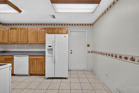 House in Tampa, Florida 3 bedrooms, 150.04 sq.m. № 2392839 - photo 18
