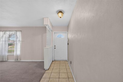 House in Tampa, Florida 3 bedrooms, 150.04 sq.m. № 2392839 - photo 6