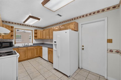 House in Tampa, Florida 3 bedrooms, 150.04 sq.m. № 2392839 - photo 13