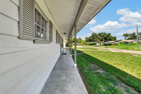 House in Tampa, Florida 3 bedrooms, 150.04 sq.m. № 2392839 - photo 3