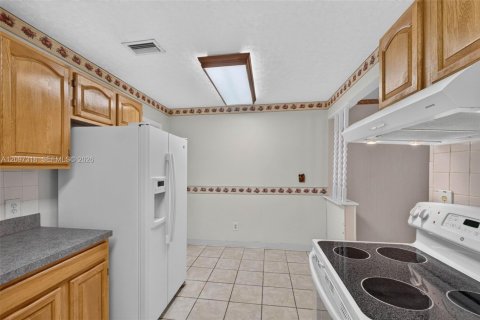 House in Tampa, Florida 3 bedrooms, 150.04 sq.m. № 2392839 - photo 22