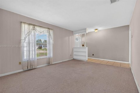 House in Tampa, Florida 3 bedrooms, 150.04 sq.m. № 2392839 - photo 9