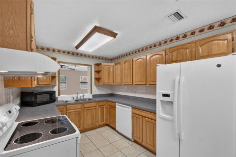 House in Tampa, Florida 3 bedrooms, 150.04 sq.m. № 2392839 - photo 23