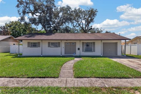 House in Tampa, Florida 3 bedrooms, 150.04 sq.m. № 2392839