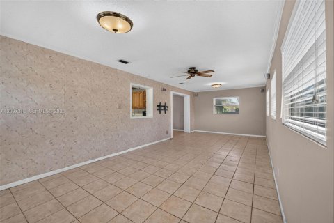 House in Tampa, Florida 3 bedrooms, 150.04 sq.m. № 2392839 - photo 25