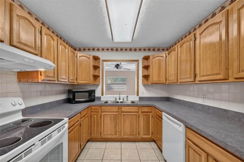 House in Tampa, Florida 3 bedrooms, 150.04 sq.m. № 2392839 - photo 20
