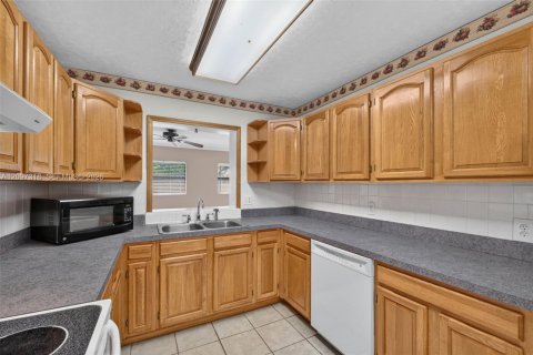 House in Tampa, Florida 3 bedrooms, 150.04 sq.m. № 2392839 - photo 21
