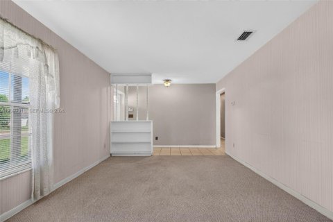 House in Tampa, Florida 3 bedrooms, 150.04 sq.m. № 2392839 - photo 11