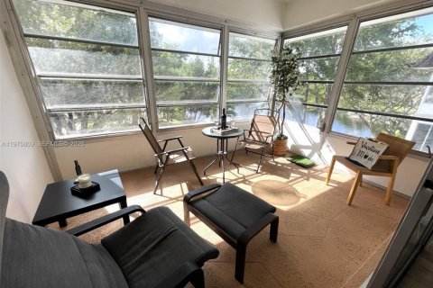 Condominio en venta en Lauderdale Lakes, Florida, 2 dormitorios, 87.7 m2 № 2031175 - foto 11