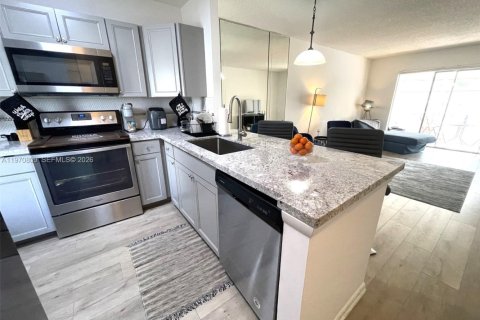 Condominio en Lauderdale Lakes, Florida, 2 dormitorios № 2031175