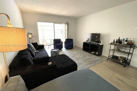 Condominio en venta en Lauderdale Lakes, Florida, 2 dormitorios, 87.7 m2 № 2031175 - foto 10