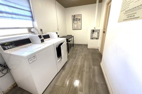 Condominio en venta en Lauderdale Lakes, Florida, 2 dormitorios, 87.7 m2 № 2031175 - foto 22