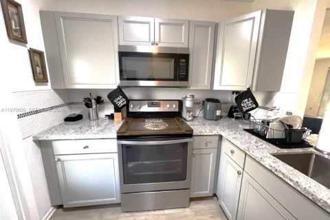 Condominio en venta en Lauderdale Lakes, Florida, 2 dormitorios, 87.7 m2 № 2031175 - foto 8