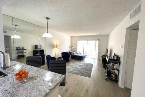 Condominio en venta en Lauderdale Lakes, Florida, 2 dormitorios, 87.7 m2 № 2031175 - foto 9