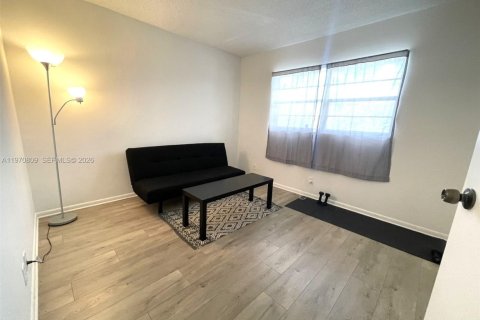 Condominio en venta en Lauderdale Lakes, Florida, 2 dormitorios, 87.7 m2 № 2031175 - foto 17