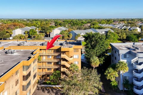 Condominio en venta en North Lauderdale, Florida, 2 dormitorios, 125.42 m2 № 2184063 - foto 3