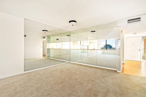 Condominio en venta en North Lauderdale, Florida, 2 dormitorios, 125.42 m2 № 2184063 - foto 11