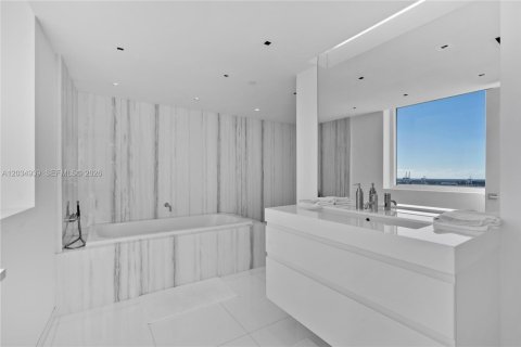 Copropriété à louer à Miami Beach, Floride: 3 chambres, 441.29 m2 № 2084225 - photo 26