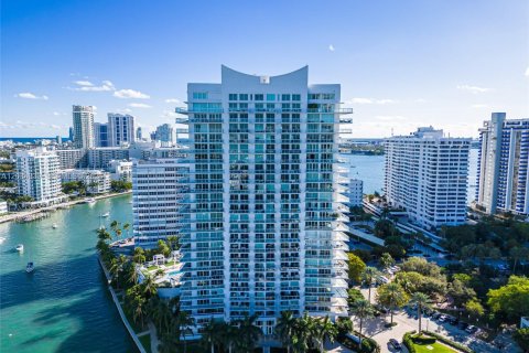 Copropriété à louer à Miami Beach, Floride: 3 chambres, 441.29 m2 № 2084225 - photo 2