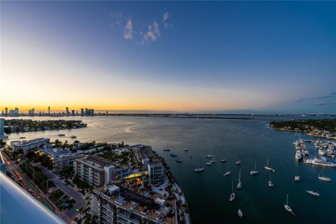 Copropriété à louer à Miami Beach, Floride: 3 chambres, 441.29 m2 № 2084225 - photo 11
