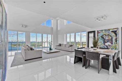 Copropriété à louer à Miami Beach, Floride: 3 chambres, 441.29 m2 № 2084225 - photo 14