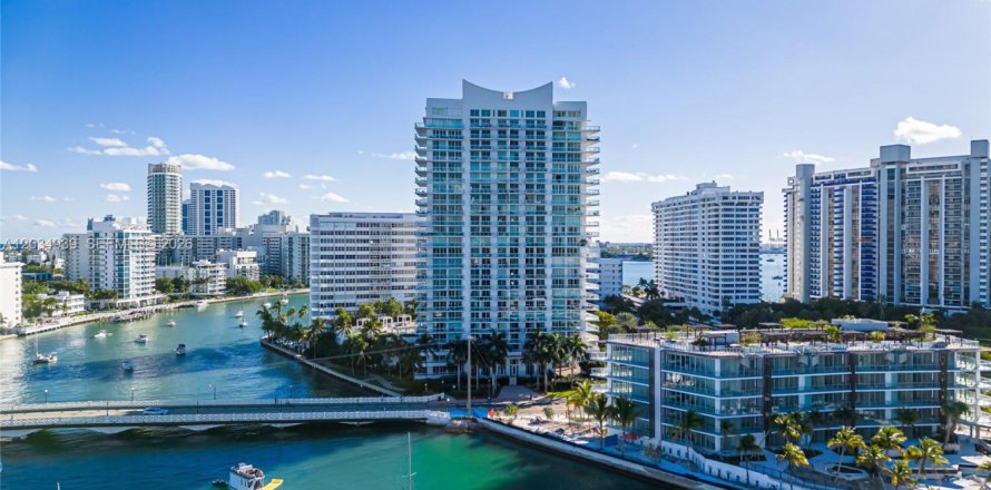 Condo à Miami Beach, Floride, 3 chambres  № 2084225