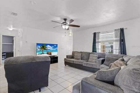 House in Kissimmee, Florida 3 bedrooms, 110.74 sq.m. № 1900095 - photo 6