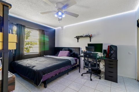 House in Kissimmee, Florida 3 bedrooms, 110.74 sq.m. № 1900095 - photo 15