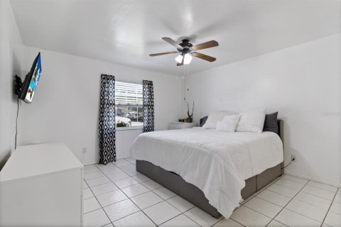 House in Kissimmee, Florida 3 bedrooms, 110.74 sq.m. № 1900095 - photo 9