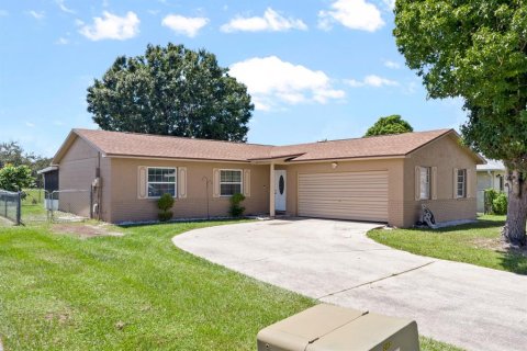 House in Kissimmee, Florida 3 bedrooms, 110.74 sq.m. № 1900095 - photo 1