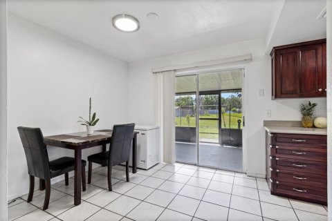 House in Kissimmee, Florida 3 bedrooms, 110.74 sq.m. № 1900095 - photo 7