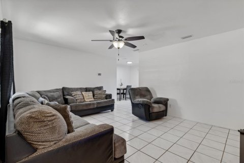 House in Kissimmee, Florida 3 bedrooms, 110.74 sq.m. № 1900095 - photo 4