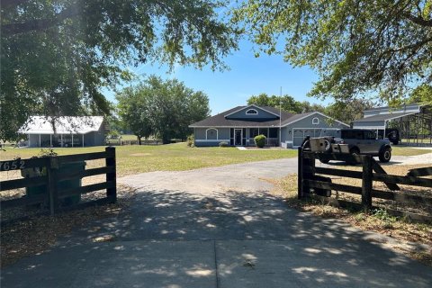 House in Floral City, Florida 5 bedrooms, 307.32 sq.m. № 1718046 - photo 1