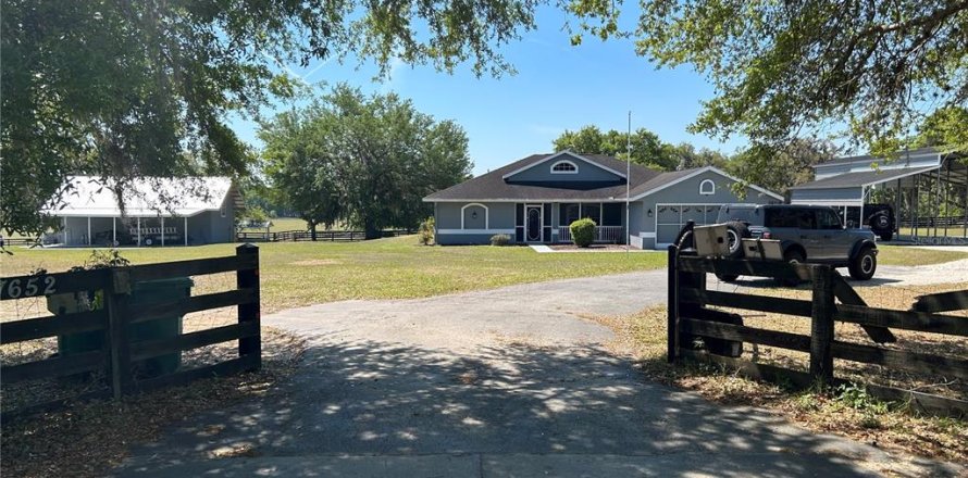 House in Floral City, Florida 5 bedrooms, 307.32 sq.m. № 1718046