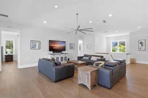 House in Anna Maria, Florida 4 bedrooms, 283.82 sq.m. № 2141612 - photo 10