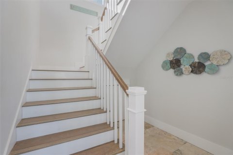 House in Anna Maria, Florida 4 bedrooms, 283.82 sq.m. № 2141612 - photo 17