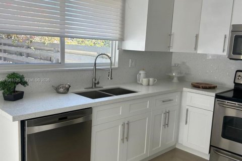 Купить виллу или дом в Майами, Флорида 3 спальни, 133.69м2, № 2025866 - фото 16