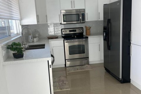 Купить виллу или дом в Майами, Флорида 3 спальни, 133.69м2, № 2025866 - фото 13