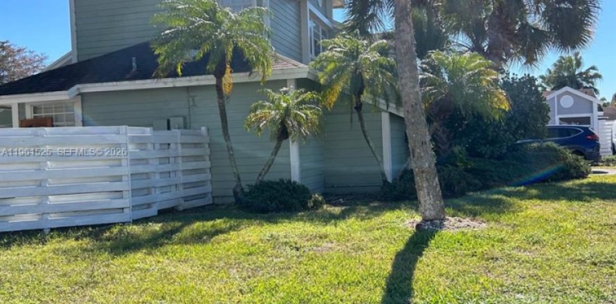 Дом в Майами, Флорида 3 спальни, 133.69м2 № 2025866