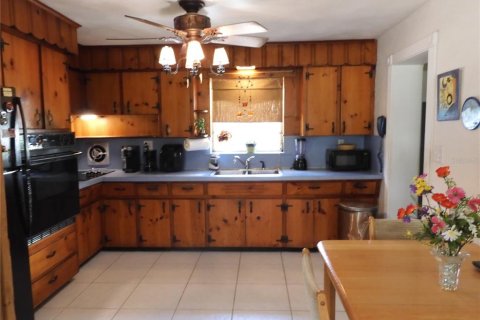 House in Edgewater, Florida 3 bedrooms, 141.68 sq.m. № 1677815 - photo 5