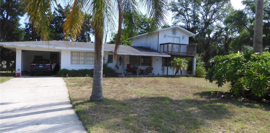 House in Edgewater, Florida 3 bedrooms, 141.68 sq.m. № 1677815