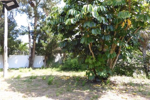 House in Edgewater, Florida 3 bedrooms, 141.68 sq.m. № 1677815 - photo 12