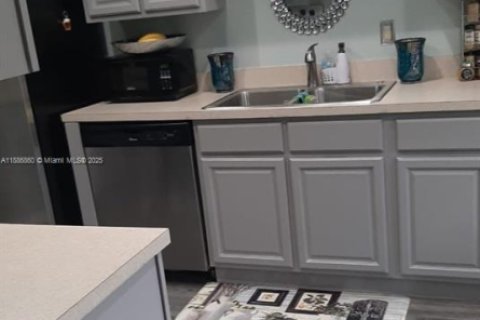 House in Sebring, Florida 3 bedrooms № 1933745 - photo 9