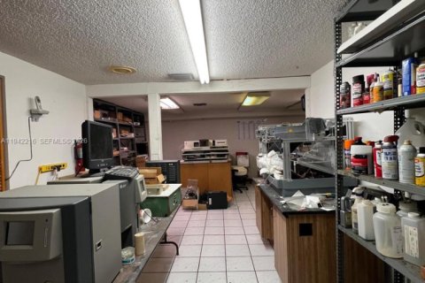 Commercial property in Hialeah, Florida № 2000975 - photo 5