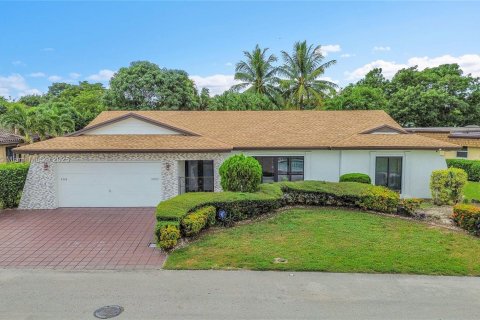 House in Tamarac, Florida 4 bedrooms, 206.71 sq.m. № 1969790 - photo 1