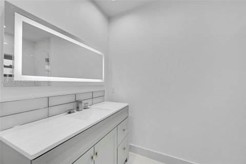 House in Tamarac, Florida 4 bedrooms, 206.71 sq.m. № 1969790 - photo 18