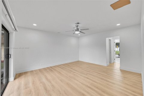 House in Tamarac, Florida 4 bedrooms, 206.71 sq.m. № 1969790 - photo 28