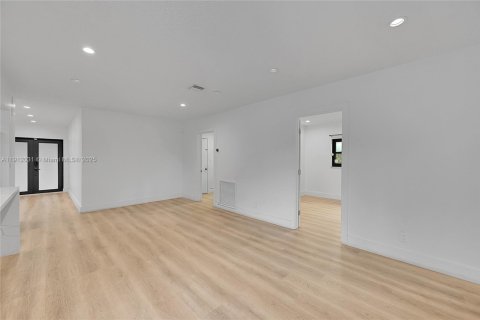 House in Tamarac, Florida 4 bedrooms, 206.71 sq.m. № 1969790 - photo 20