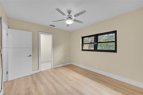 House in Tamarac, Florida 4 bedrooms, 206.71 sq.m. № 1969790 - photo 17