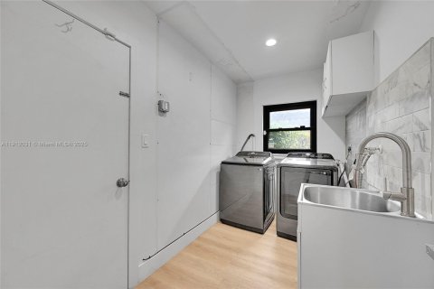 House in Tamarac, Florida 4 bedrooms, 206.71 sq.m. № 1969790 - photo 22